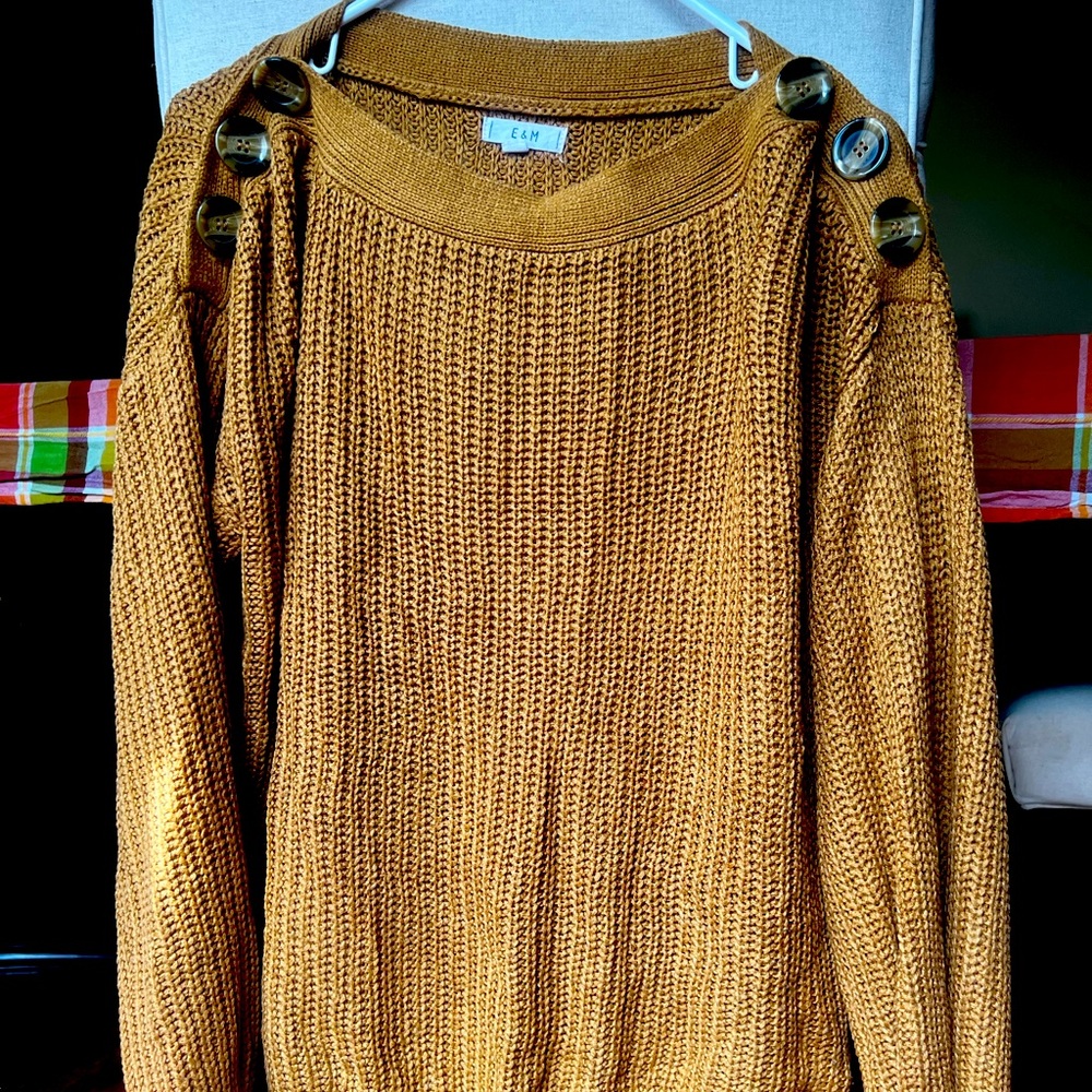 Gold/amber sweater with buttons